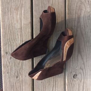 NWOT..Shoes for...Lovely People pumps